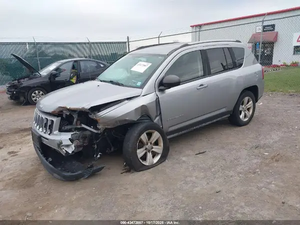 1C4NJDBB2GD782829 2016 JEEP COMPASS - Image 2