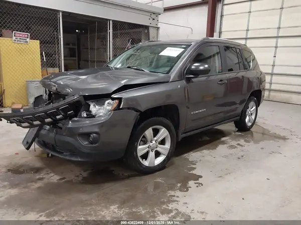 1C4NJDBB3HD138113 2017 JEEP COMPASS - Image 2
