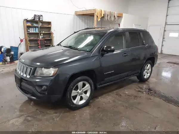 1C4NJDBB4GD556999 2016 JEEP COMPASS - Image 2