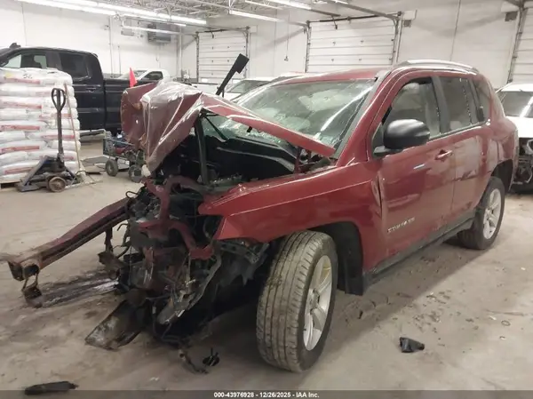1C4NJDBB4GD686930 2016 JEEP COMPASS - Image 2