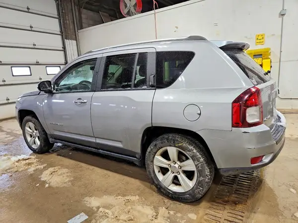 1C4NJDBB4GD779821 2016 JEEP COMPASS - Image 2