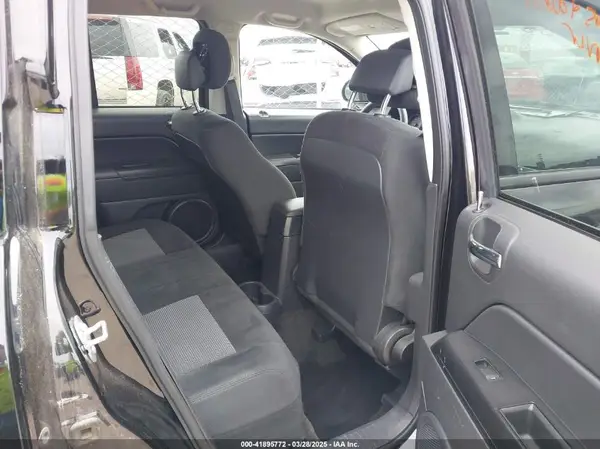 1C4NJDBB4HD106030 2017 JEEP COMPASS - Image 8