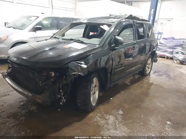 1C4NJDBB6GD686749 2016 JEEP COMPASS - Image 2