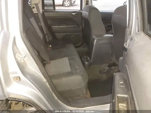 1C4NJDBB6HD138221 2017 JEEP COMPASS - Image 8