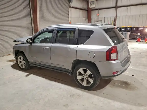 1C4NJDBB7GD520966 2016 JEEP COMPASS - Image 2