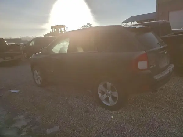 1C4NJDBB7HD109763 2017 JEEP COMPASS - Image 2