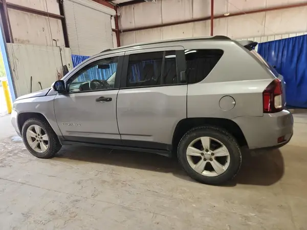 1C4NJDBB8GD535525 2016 JEEP COMPASS - Image 2