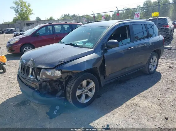 1C4NJDBB8GD573773 2016 JEEP COMPASS - Image 2