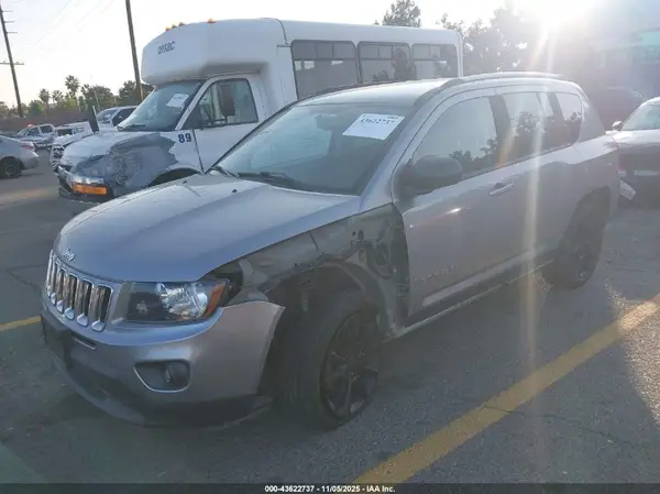 1C4NJDBB8GD778042 2016 JEEP COMPASS - Image 2