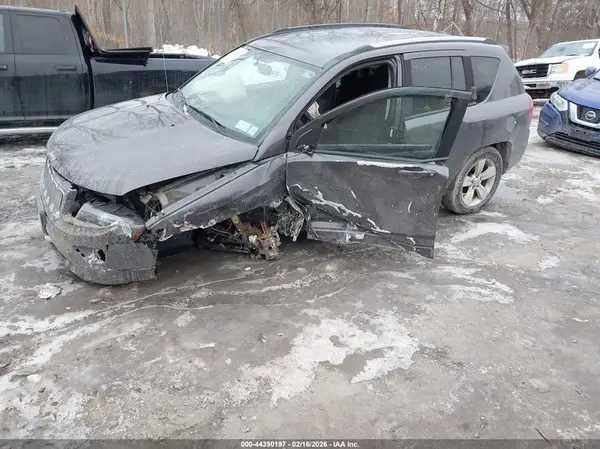 1C4NJDBB8GD778543 2016 JEEP COMPASS - Image 2