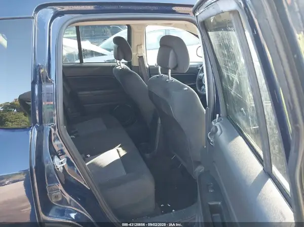 1C4NJDBB8HD138236 2017 JEEP COMPASS - Image 8