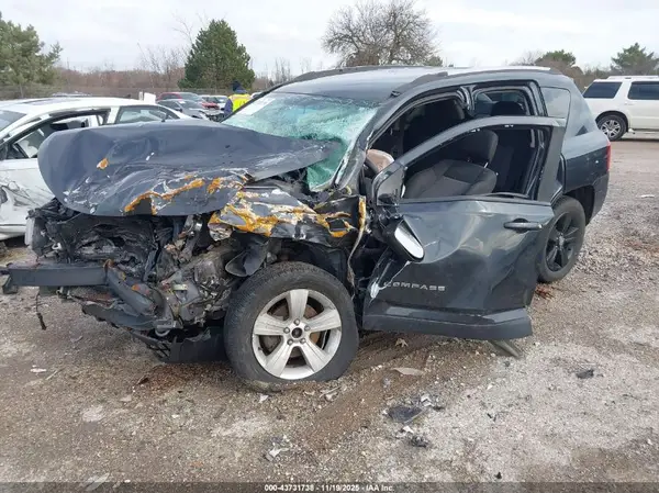 1C4NJDBB9GD551961 2016 JEEP COMPASS - Image 2