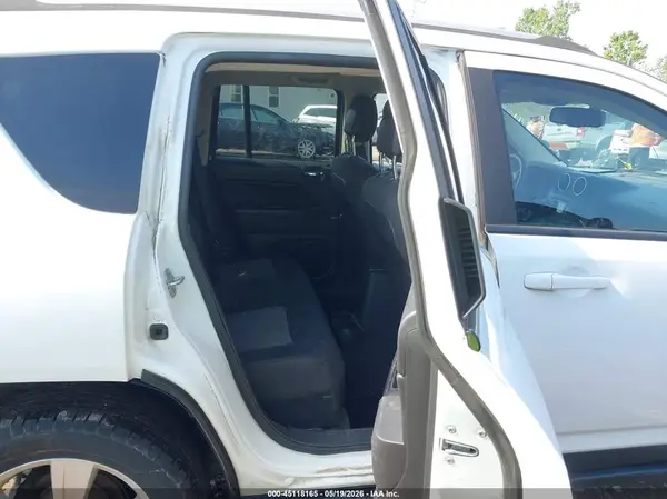 1C4NJDBB9HD104600 2017 JEEP COMPASS - Image 8
