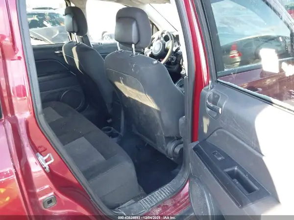 1C4NJDBBXGD518404 2016 JEEP COMPASS - Image 8