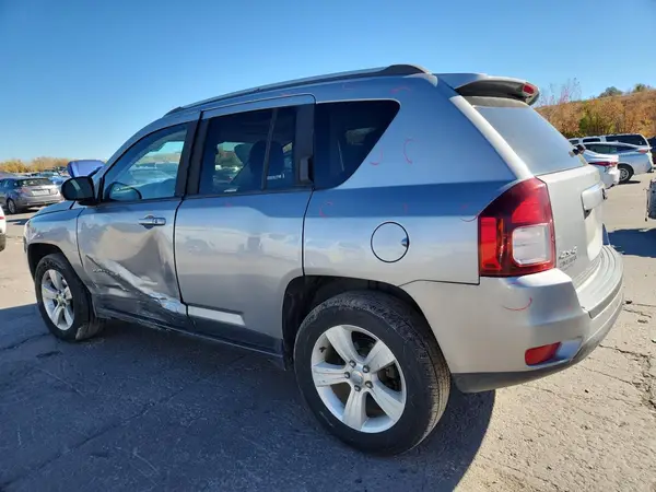 1C4NJDBBXGD556716 2016 JEEP COMPASS - Image 2