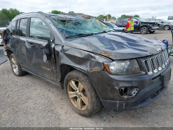 1C4NJDBBXGD571815 2016 JEEP COMPASS - Image 1