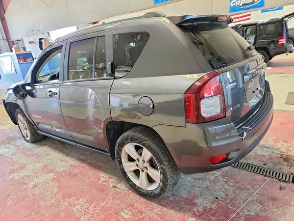 1C4NJDEB0GD558826 2016 JEEP COMPASS - Image 2