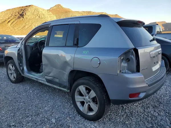 1C4NJDEB0GD696043 2016 JEEP COMPASS - Image 2
