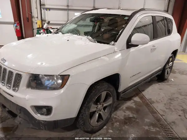 1C4NJDEB0HD111012 2017 JEEP COMPASS - Image 2