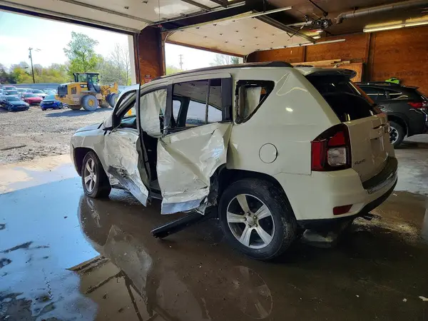 1C4NJDEB1HD100603 2017 JEEP COMPASS - Image 2