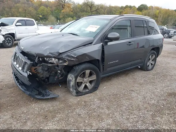 1C4NJDEB1HD109740 2017 JEEP COMPASS - Image 2