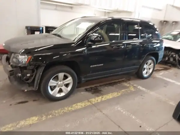 1C4NJDEB1HD125176 2017 JEEP COMPASS - Image 2