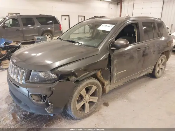 1C4NJDEB1HD127400 2017 JEEP COMPASS - Image 2