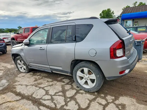 1C4NJDEB1HD171607 2017 JEEP COMPASS - Image 2