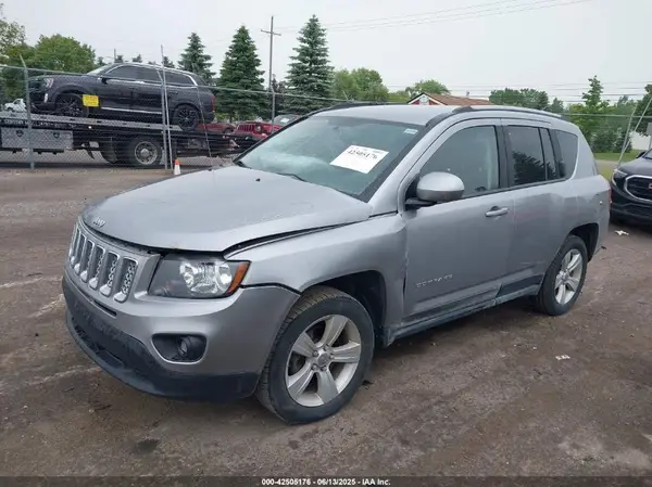 1C4NJDEB1HD204783 2017 JEEP COMPASS - Image 2