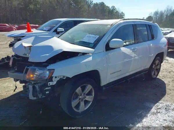 1C4NJDEB2GD587275 2016 JEEP COMPASS - Image 2