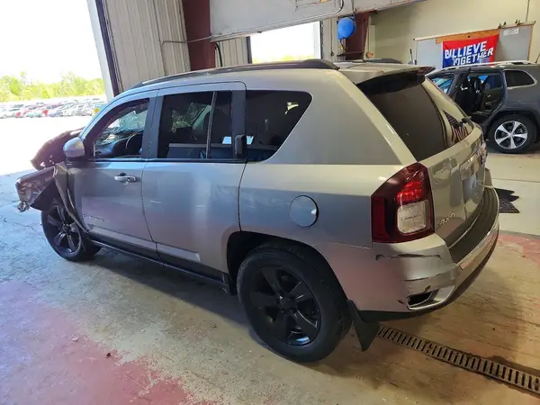 1C4NJDEB2GD698067 2016 JEEP COMPASS - Image 2