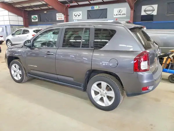 1C4NJDEB2GD757635 2016 JEEP COMPASS - Image 2
