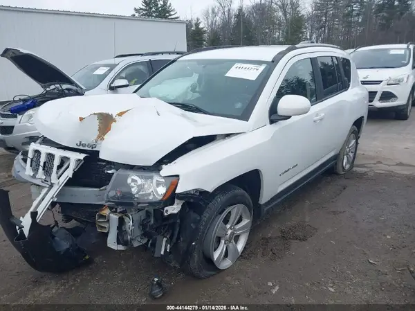 1C4NJDEB2GD758235 2016 JEEP COMPASS - Image 2