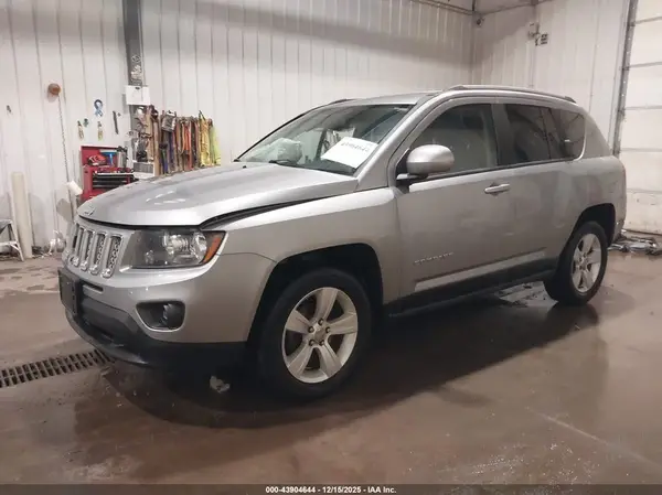 1C4NJDEB2GD759501 2016 JEEP COMPASS - Image 2