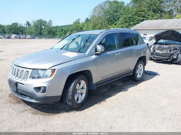 1C4NJDEB2HD107110 2017 JEEP COMPASS - Image 2