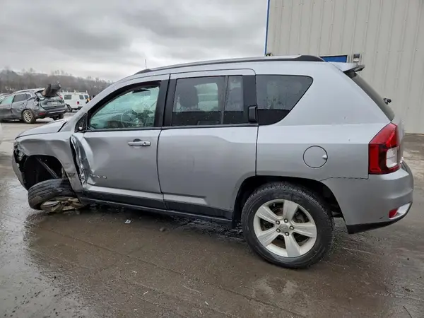 1C4NJDEB2HD107835 2017 JEEP COMPASS - Image 2