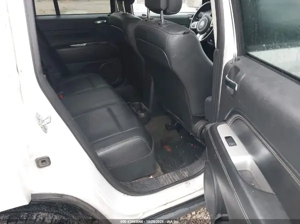 1C4NJDEB2HD163581 2017 JEEP COMPASS - Image 8
