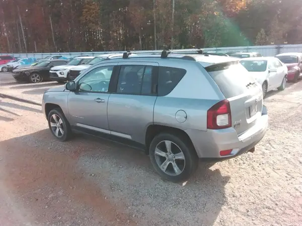 1C4NJDEB3GD558111 2016 JEEP COMPASS - Image 2