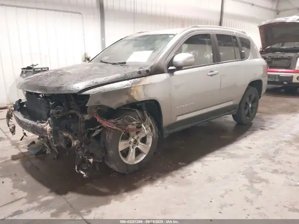 1C4NJDEB3GD635852 2016 JEEP COMPASS - Image 2