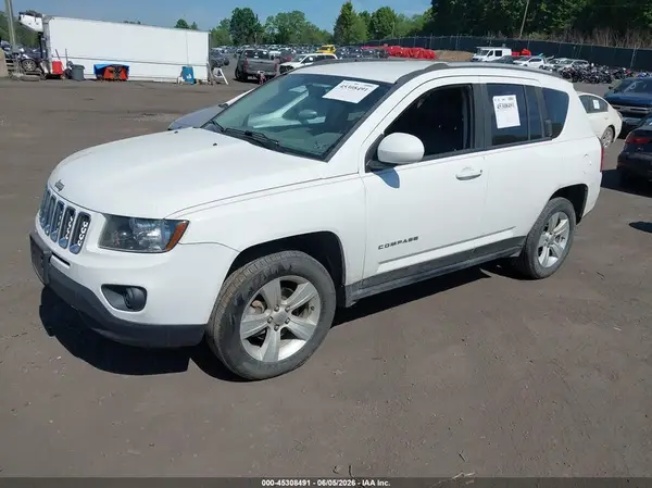 1C4NJDEB3GD810469 2016 JEEP COMPASS - Image 2