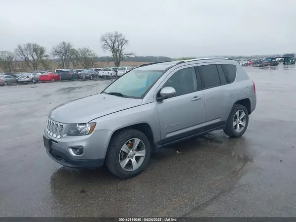 1C4NJDEB3HD113188 2017 JEEP COMPASS - Image 2
