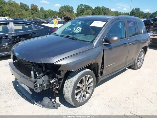 1C4NJDEB3HD129584 2017 JEEP COMPASS - Image 2