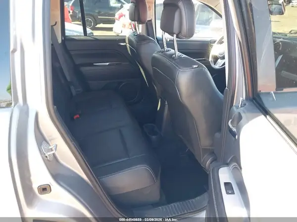 1C4NJDEB3HD167896 2017 JEEP COMPASS - Image 8