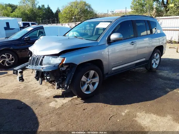 1C4NJDEB4GD663563 2016 JEEP COMPASS - Image 2
