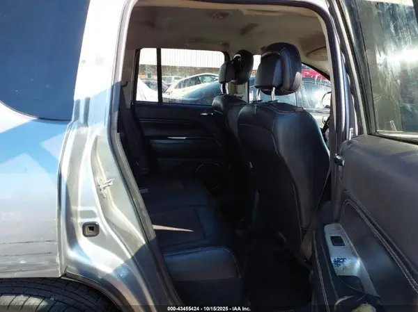 1C4NJDEB4GD663563 2016 JEEP COMPASS - Image 8