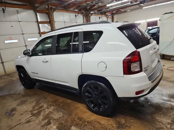 1C4NJDEB4GD671906 2016 JEEP COMPASS - Image 2
