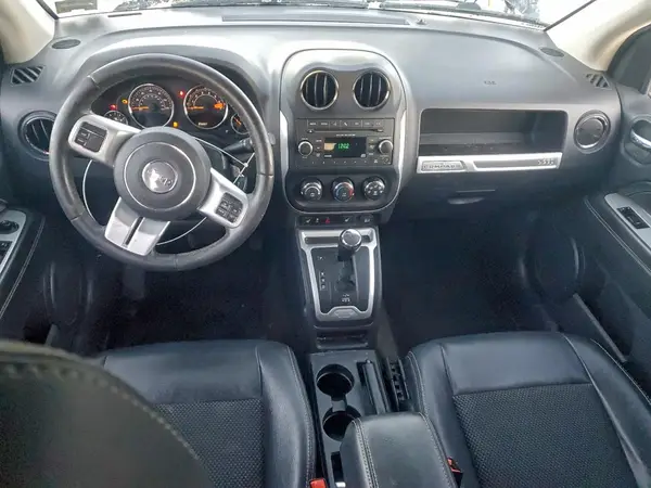 1C4NJDEB4HD105570 2017 JEEP COMPASS - Image 8