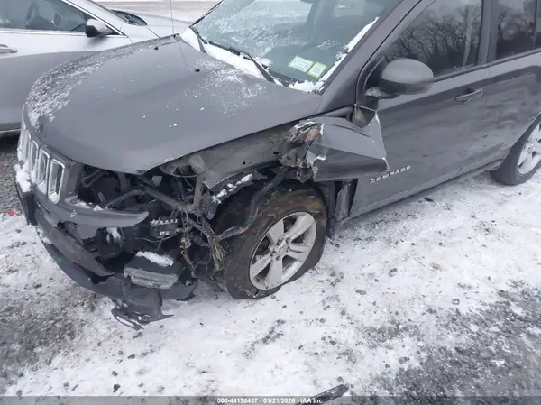 1C4NJDEB4HD143364 2017 JEEP COMPASS - Image 2