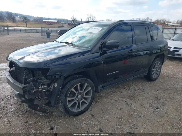 1C4NJDEB4HD163579 2017 JEEP COMPASS - Image 2