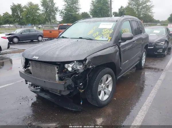 1C4NJDEB4HD176557 2017 JEEP COMPASS - Image 2
